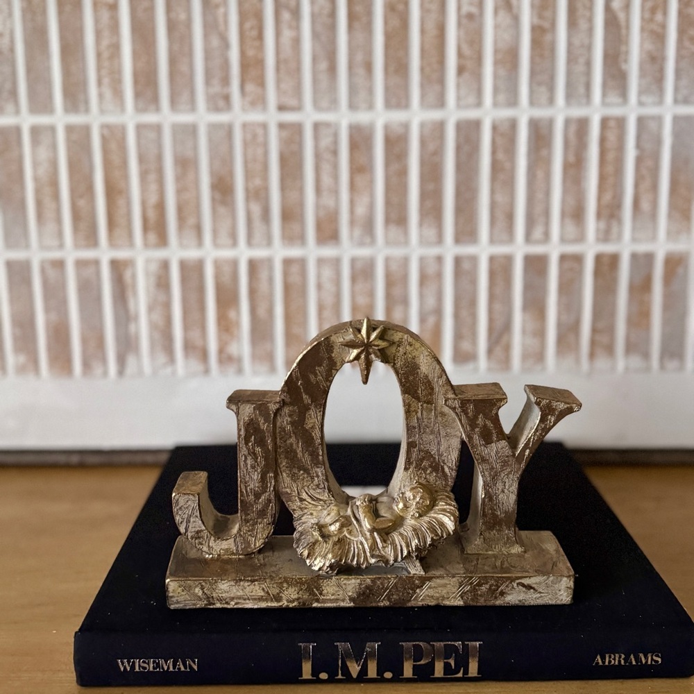 Elegant Gold JOY Sculpture with Star Detail - Holiday Decor